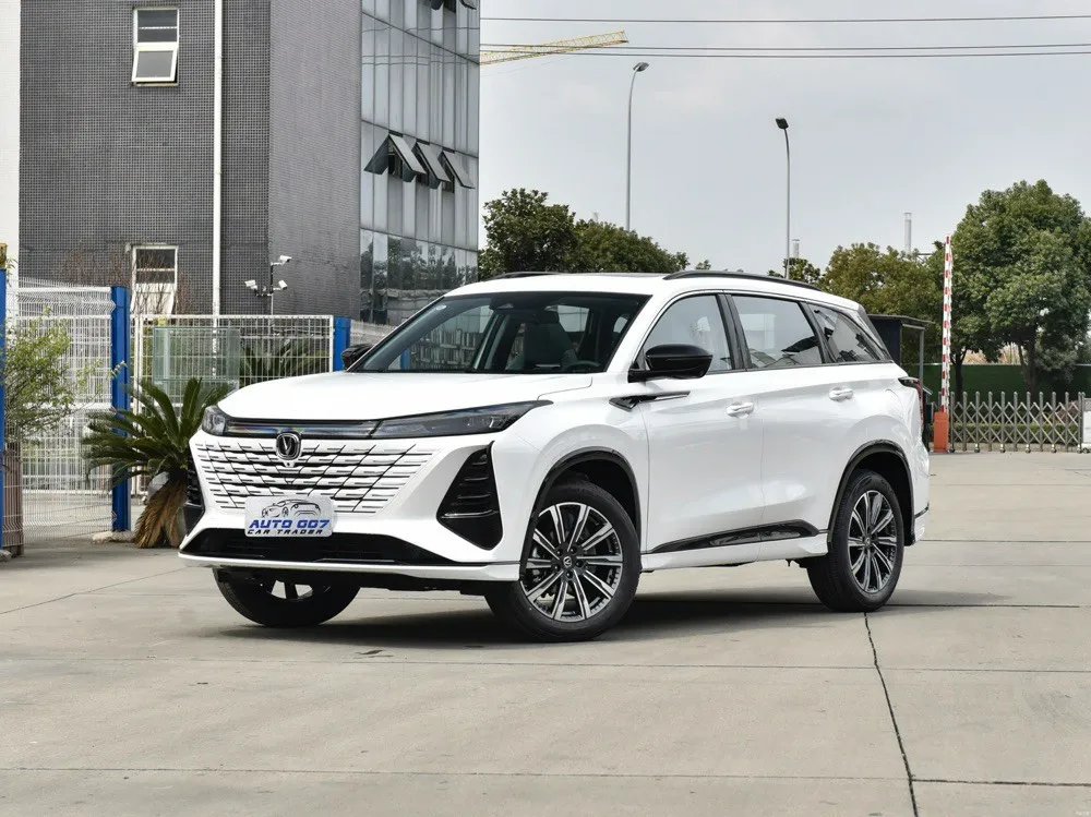 Changan CS75 Plus Бензиновый автомобиль