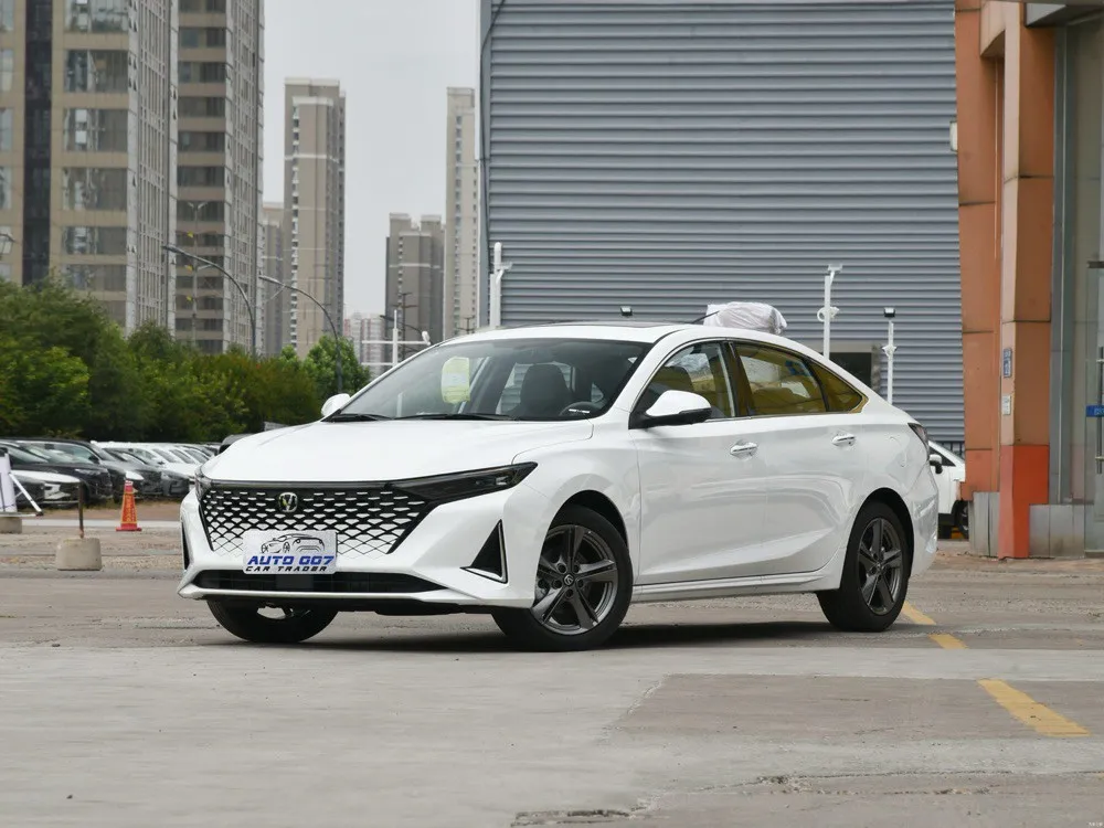 Бензиновый автомобиль Changan Raeton