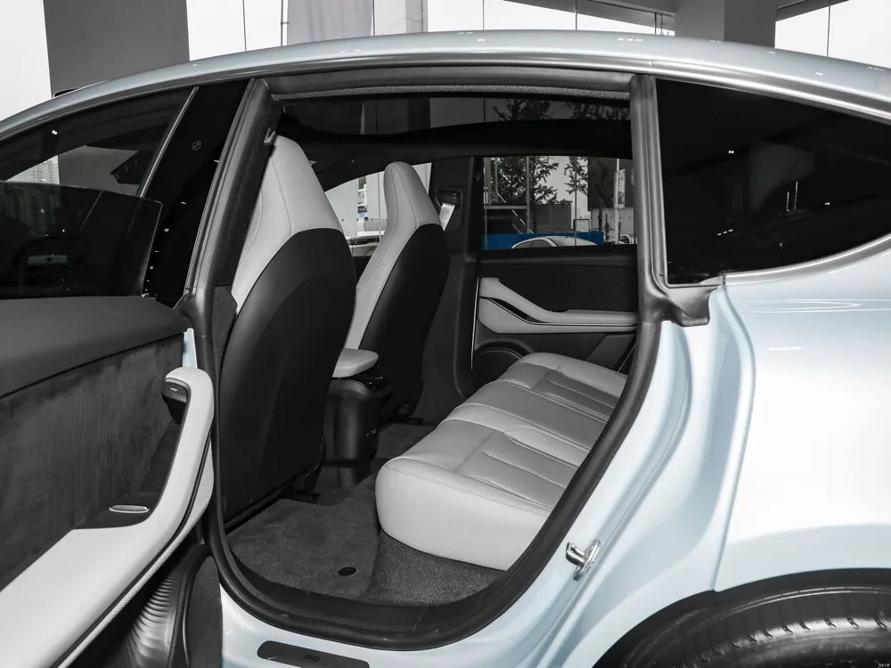 Nio ET5 vs competitors