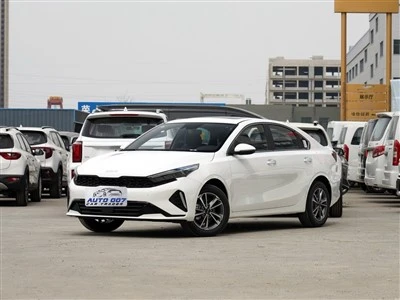 Автомобиль с бензиновым двигателем Kia K3